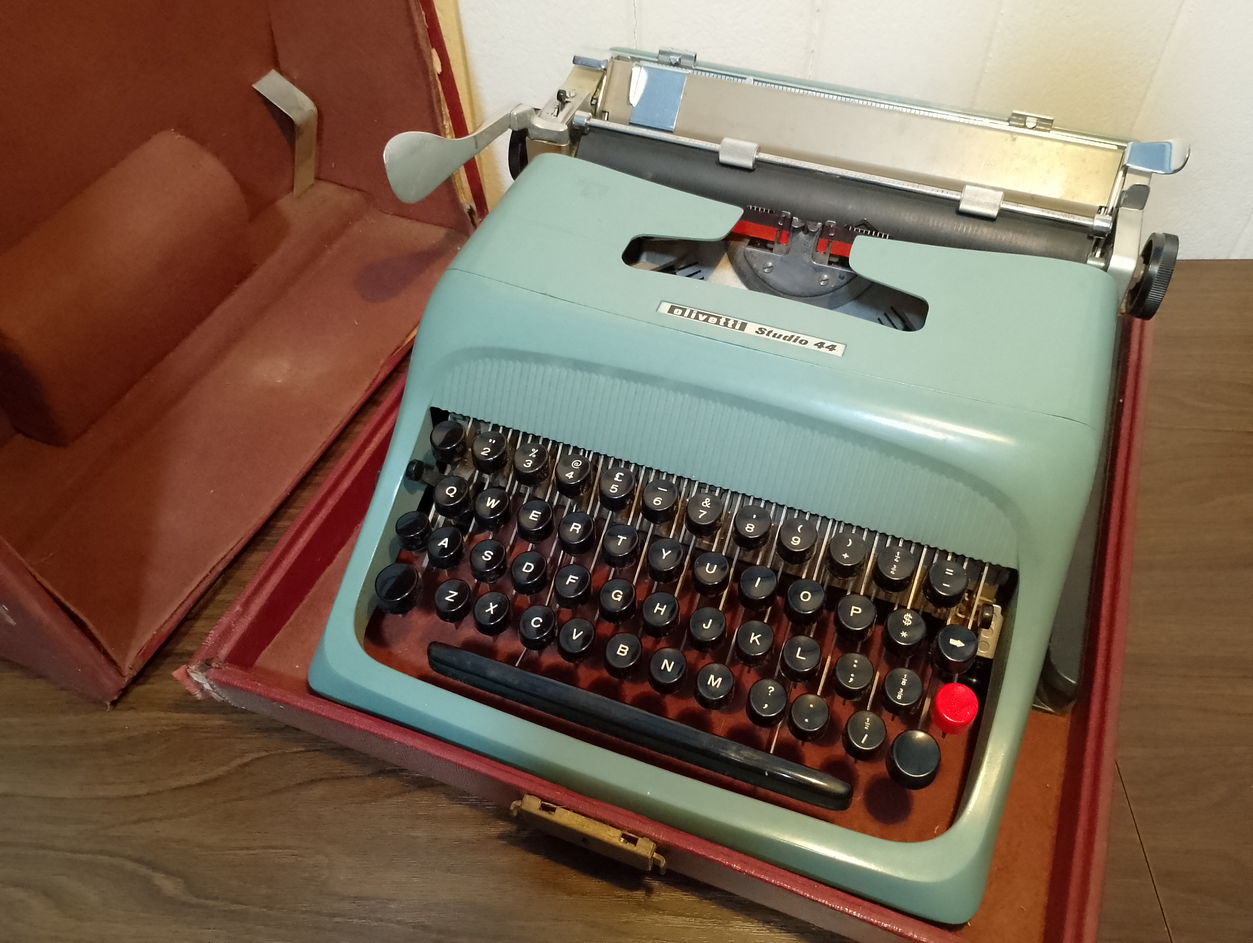 Olivetti Studio 44 typewriter